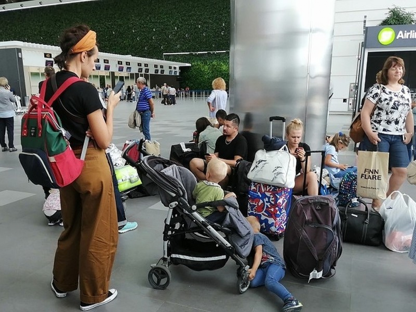 100 и более рейсов задержали сегодня в аэропортах Москвы